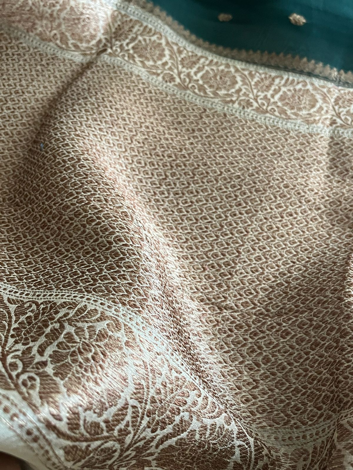 Kora Banarasi Pure Organza Handwoven Silk Saree With Kadwa Buttis - Jade Green