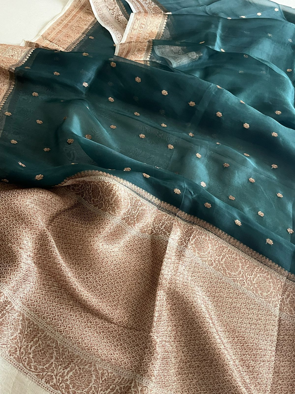 Kora Banarasi Pure Organza Handwoven Silk Saree With Kadwa Buttis - Jade Green