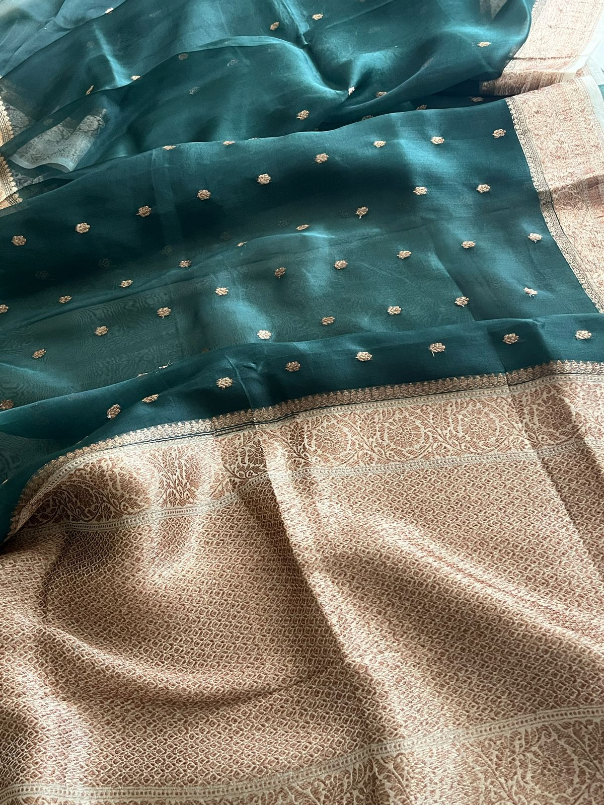 Kora Banarasi Pure Organza Handwoven Silk Saree With Kadwa Buttis - Jade Green
