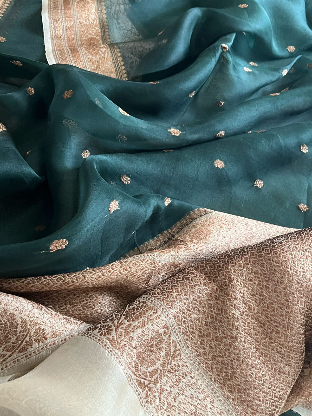 Kora Banarasi Pure Organza Handwoven Silk Saree With Kadwa Buttis - Jade Green