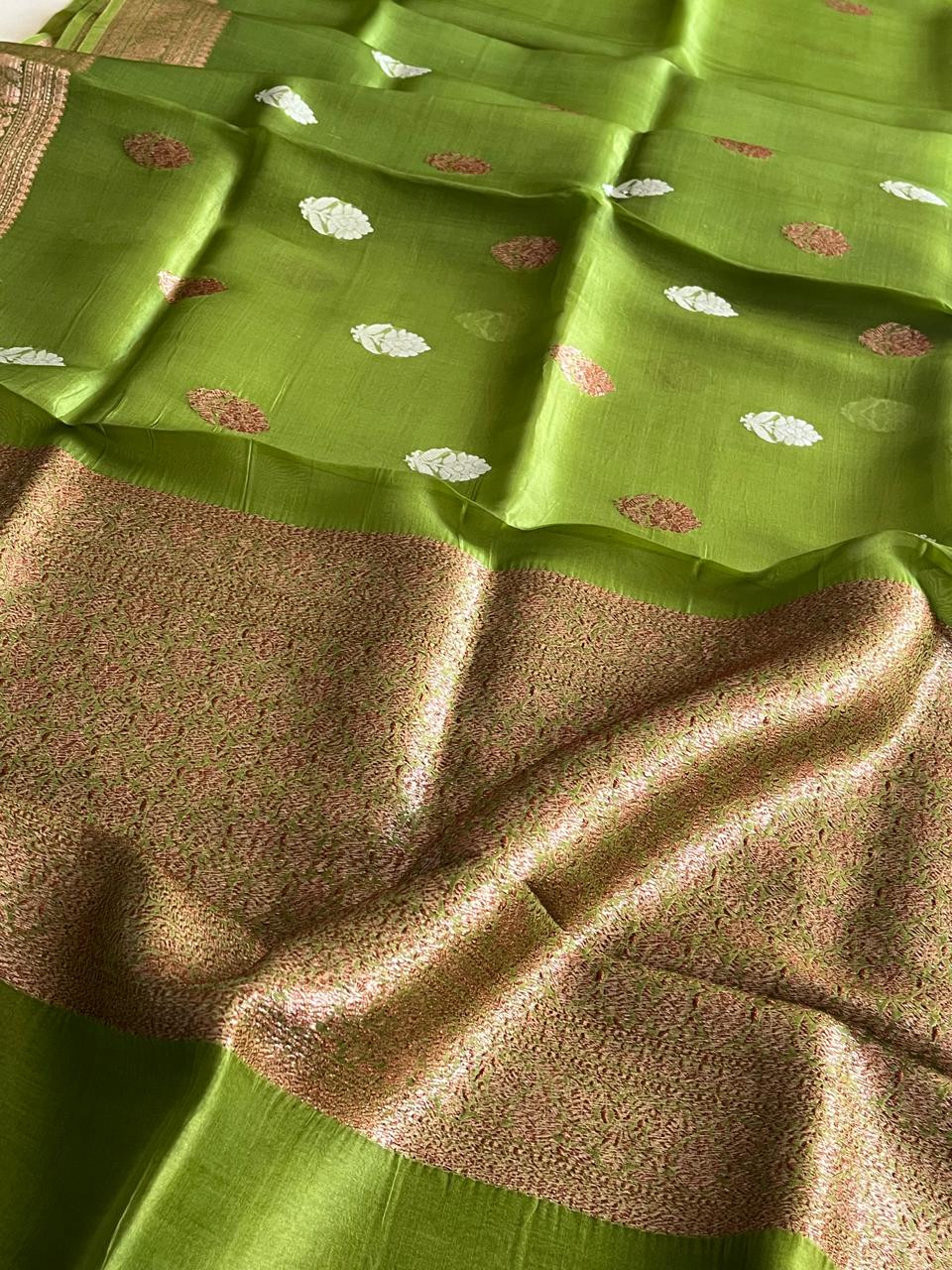 Kora Banarasi Pure Organza Handwoven Silk Saree with Kadwa Buttis - Green