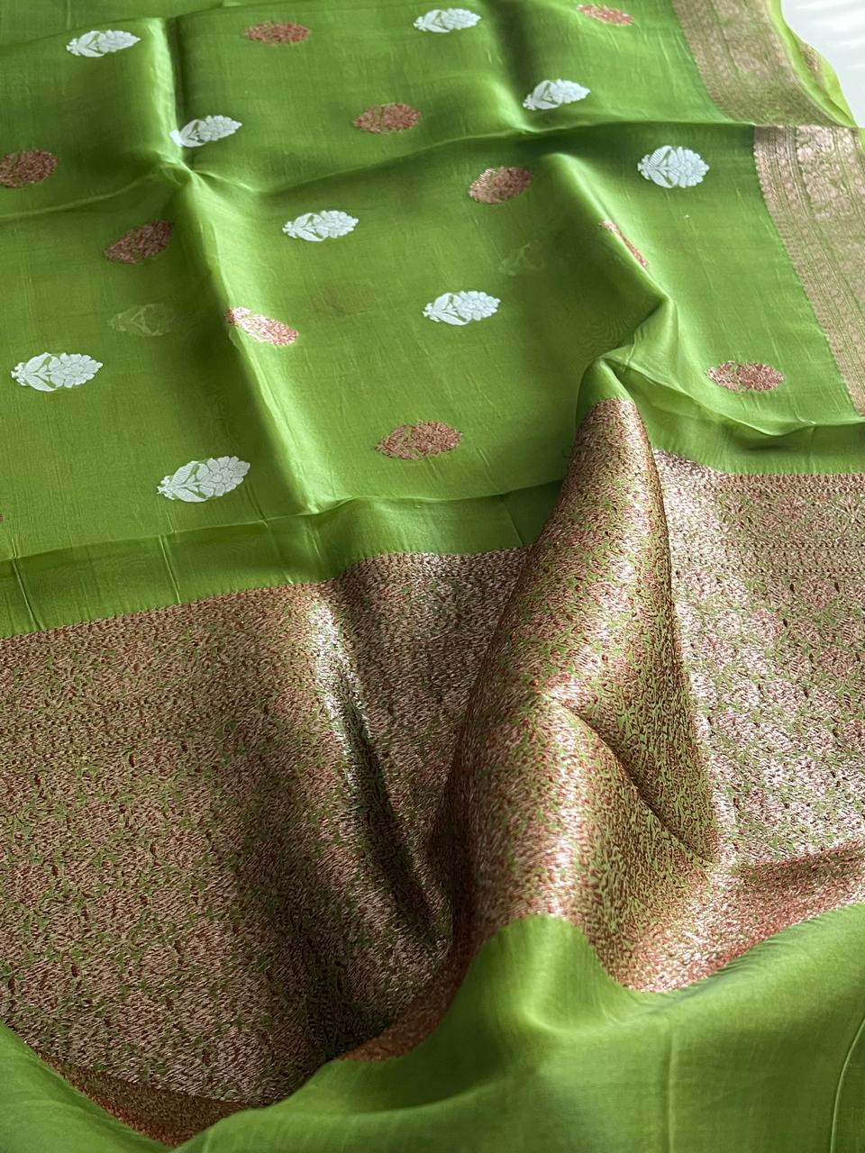 Kora Banarasi Pure Organza Handwoven Silk Saree with Kadwa Buttis - Green