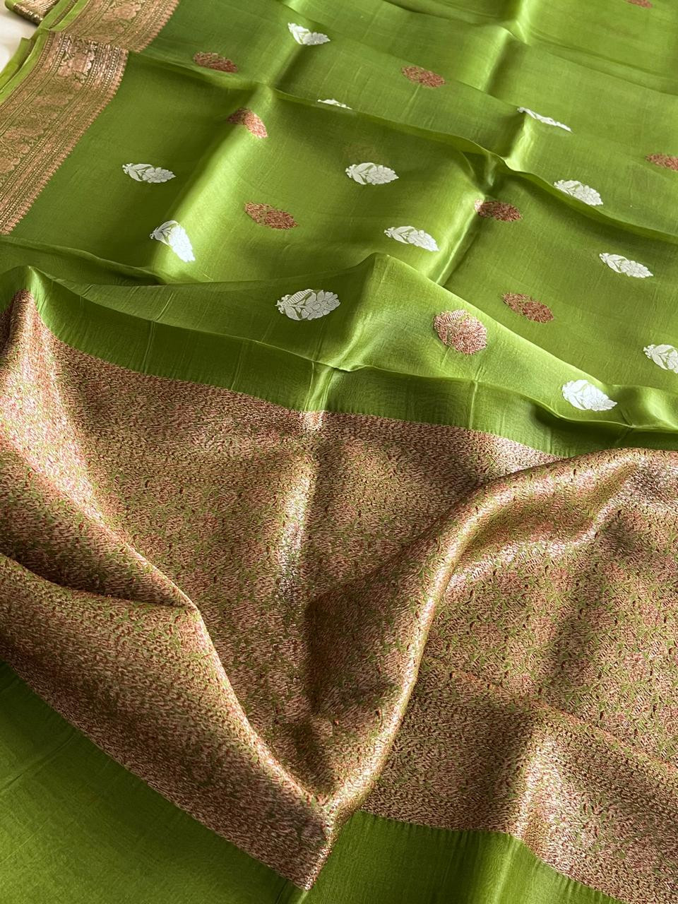 Kora Banarasi Pure Organza Handwoven Silk Saree with Kadwa Buttis - Green