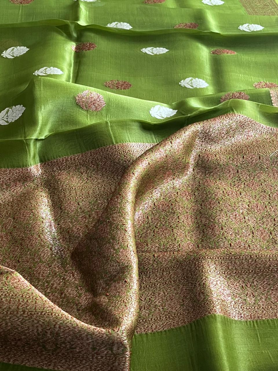 Kora Banarasi Pure Organza Handwoven Silk Saree with Kadwa Buttis - Green