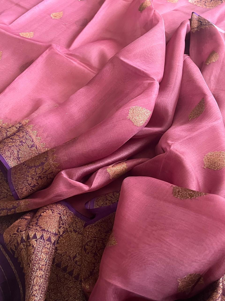 Kora Banarasi Pure Organza Handwoven Silk Saree with Kadwa Buttis - Onion Pink