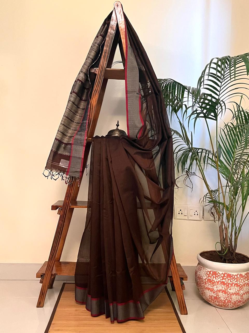 Cocoa Rehwa Elegance Maheshwari Handloom Saree