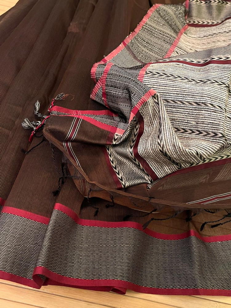 Image of Cocoa Rehwa Elegance – Maheshwari Handloom Saree