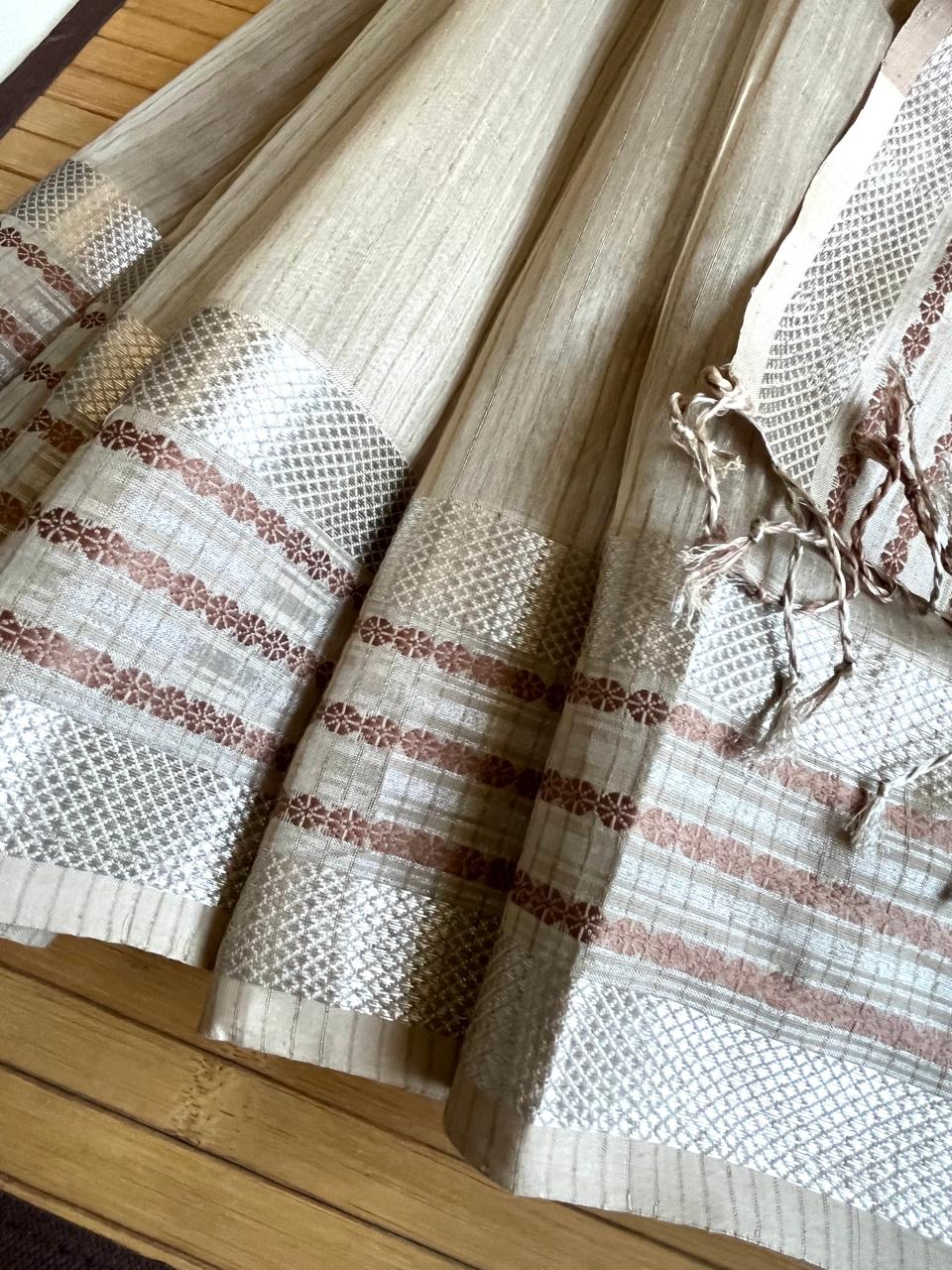 Handwoven Border Maheshwari Saree with Silver zari and Phool Motifs - Light Beige