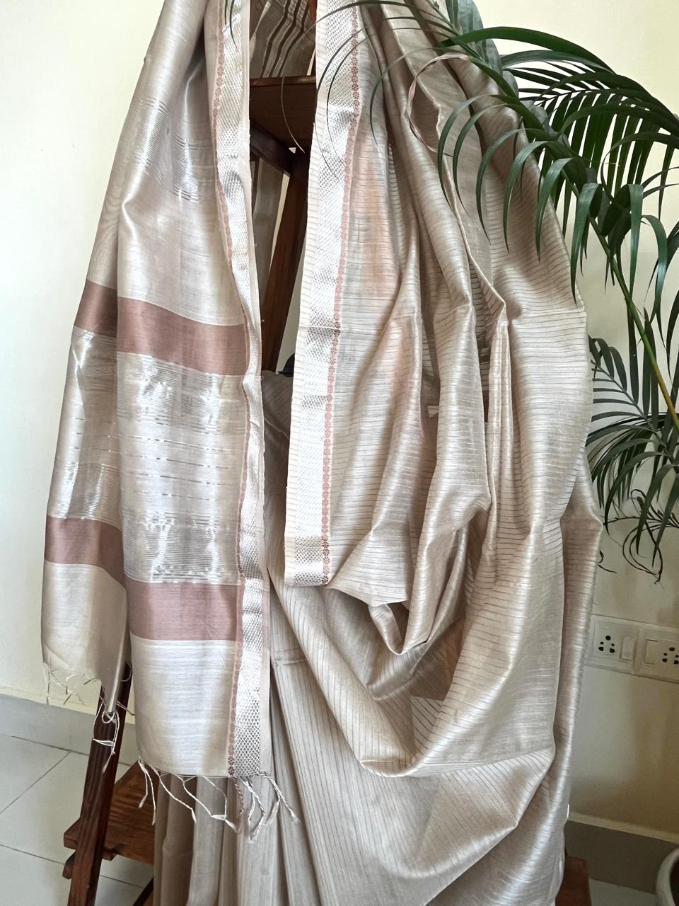 Handwoven Border Maheshwari Saree with Silver zari and Phool Motifs - Light Beige