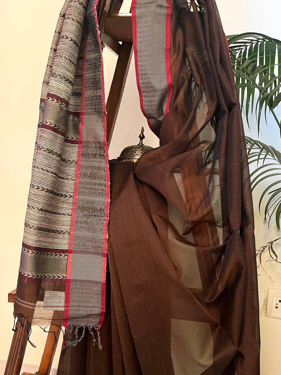 Cocoa Rehwa Elegance Maheshwari Handloom Saree