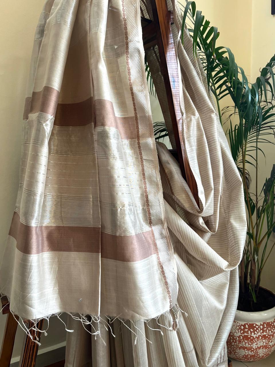 Handwoven Border Maheshwari Saree with Silver zari and Phool Motifs - Light Beige