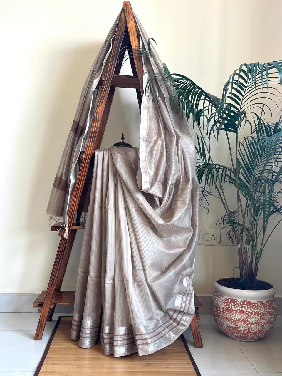 Handwoven Border Maheshwari Saree with Silver zari and Phool Motifs - Light Beige