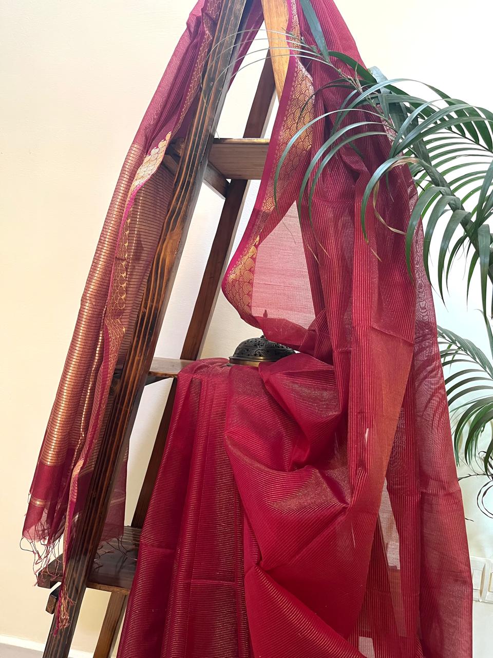 Traditional Maheshwari Handloom Saree in Kairi Border in Zari Weave - Rose Red