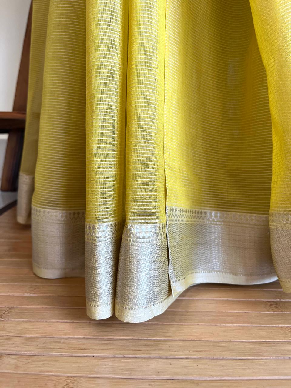 Classic Maheshwari Handloom Saree with Lehar - Wave Style Border - Mehendi Green