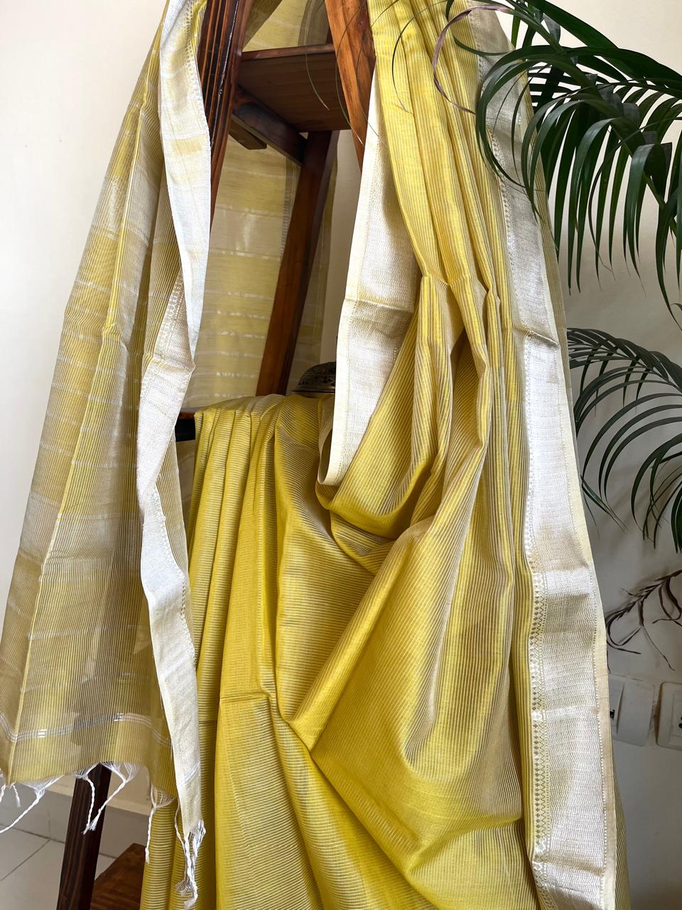 Classic Maheshwari Handloom Saree with Lehar - Wave Style Border - Mehendi Green