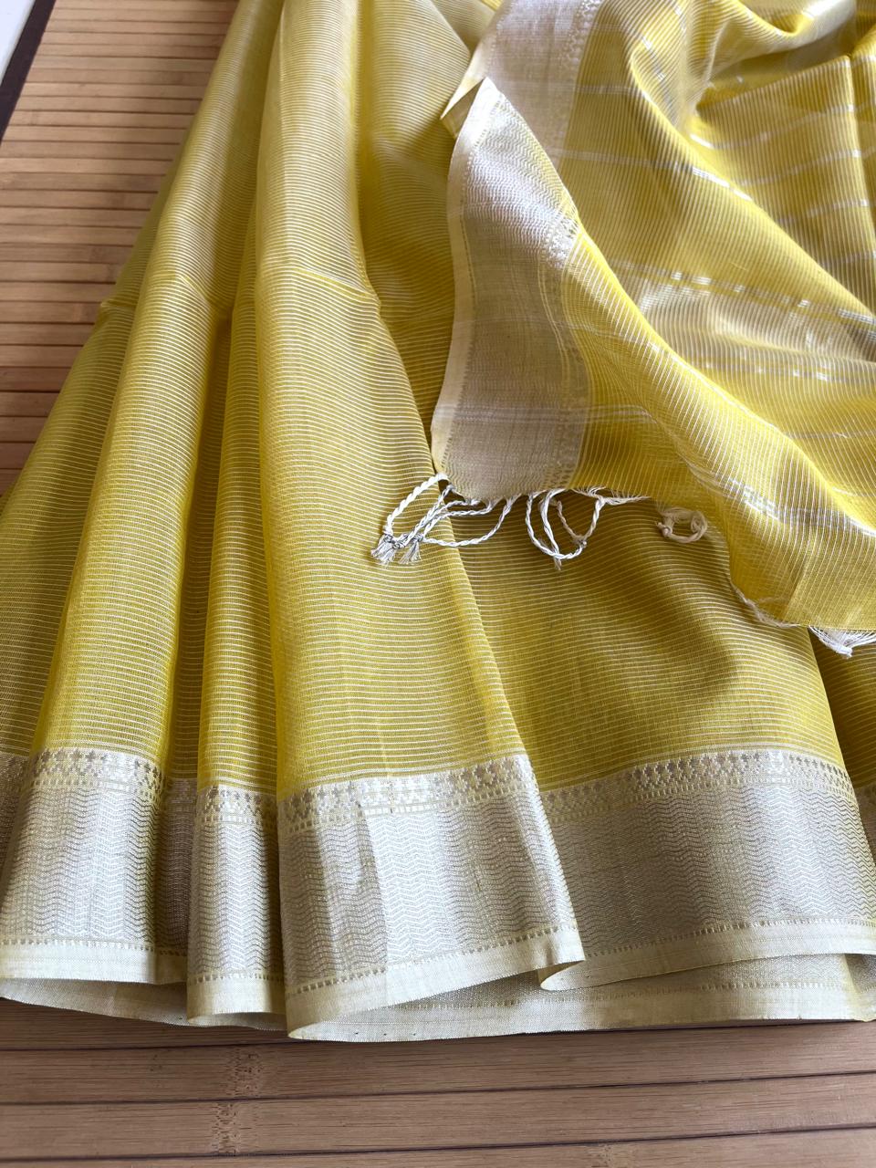 Classic Maheshwari Handloom Saree with Lehar - Wave Style Border - Mehendi Green