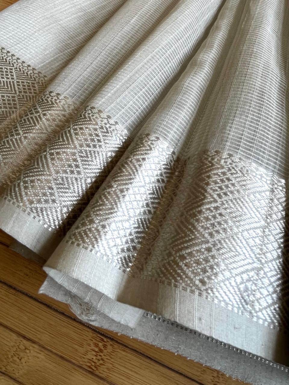 Maheshwari Silver Grid Saree with Heritage Chatai Border