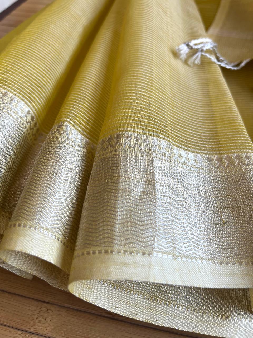 Classic Maheshwari Handloom Saree with Lehar - Wave Style Border - Mehendi Green