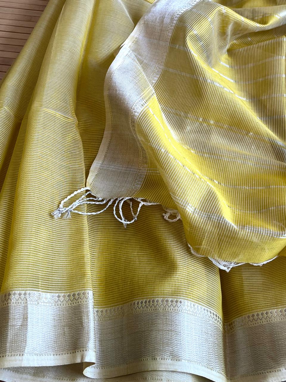 Classic Maheshwari Handloom Saree with Lehar - Wave Style Border - Mehendi Green