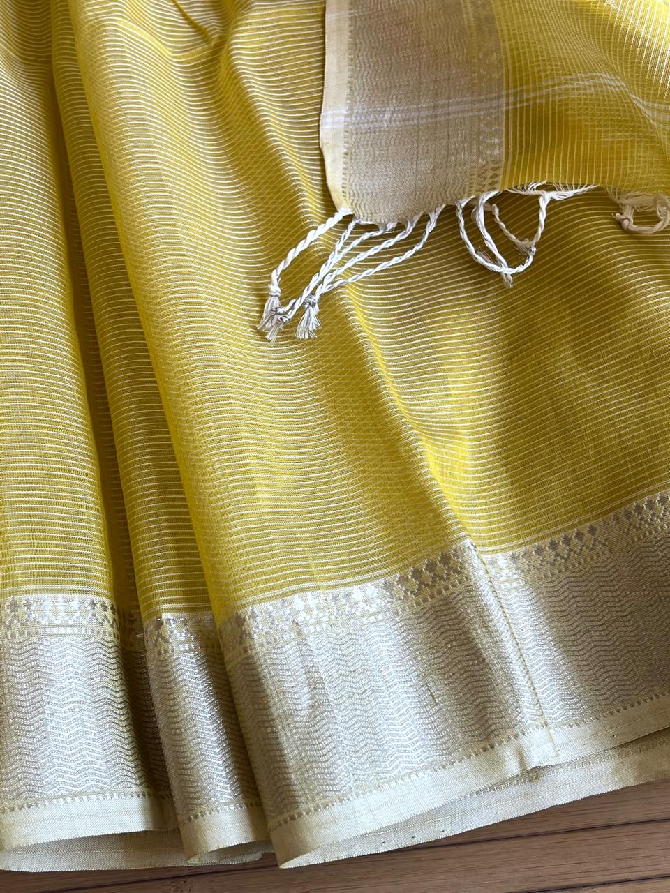 Classic Maheshwari Handloom Saree with Lehar - Wave Style Border - Mehendi Green