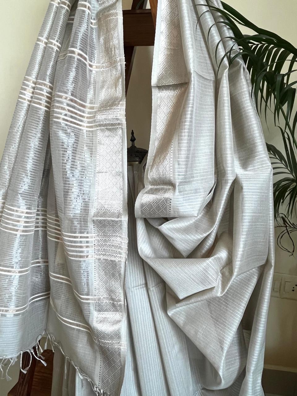 Maheshwari Silver Grid Saree with Heritage Chatai Border