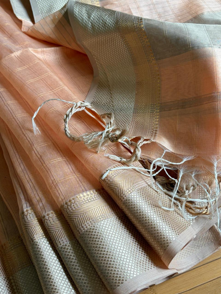 Image of Mridula Peach and Silver Handwoven Maheshwari Saree