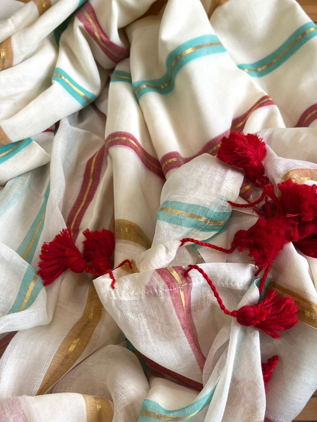 Soft and comfortable Pure Mul Mul Sarees with Zari Stripes - Off White