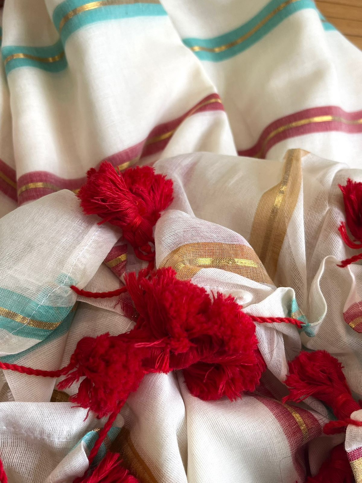 Soft and comfortable Pure Mul Mul Sarees with Zari Stripes - Off White