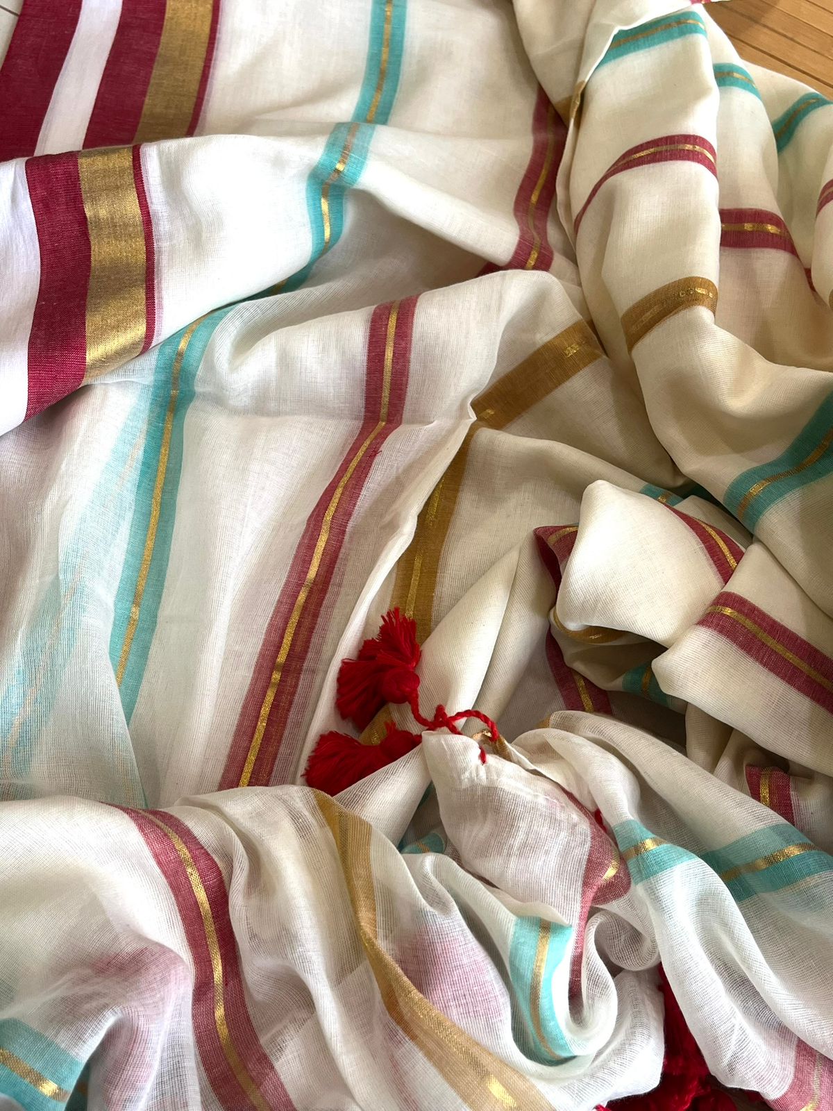 Soft and comfortable Pure Mul Mul Sarees with Zari Stripes - Off White