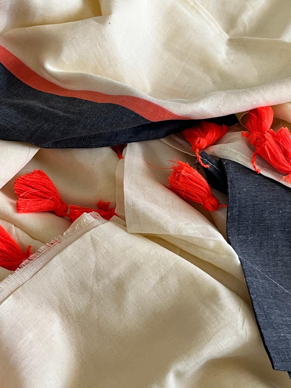 Soft and comfortable Pure Mul Mul Saree - Off white with Orange