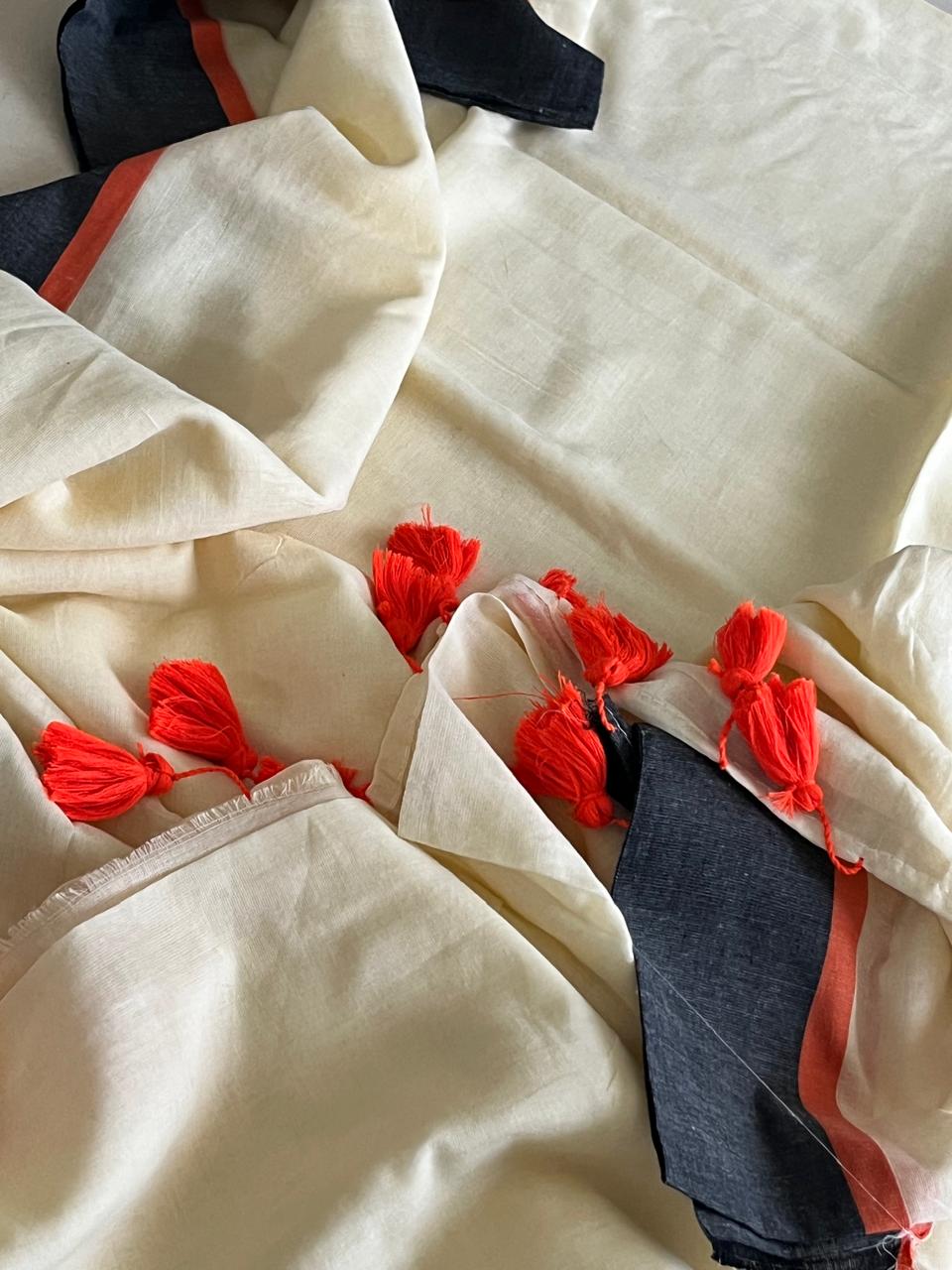 Soft and comfortable Pure Mul Mul Saree - Off white with Orange