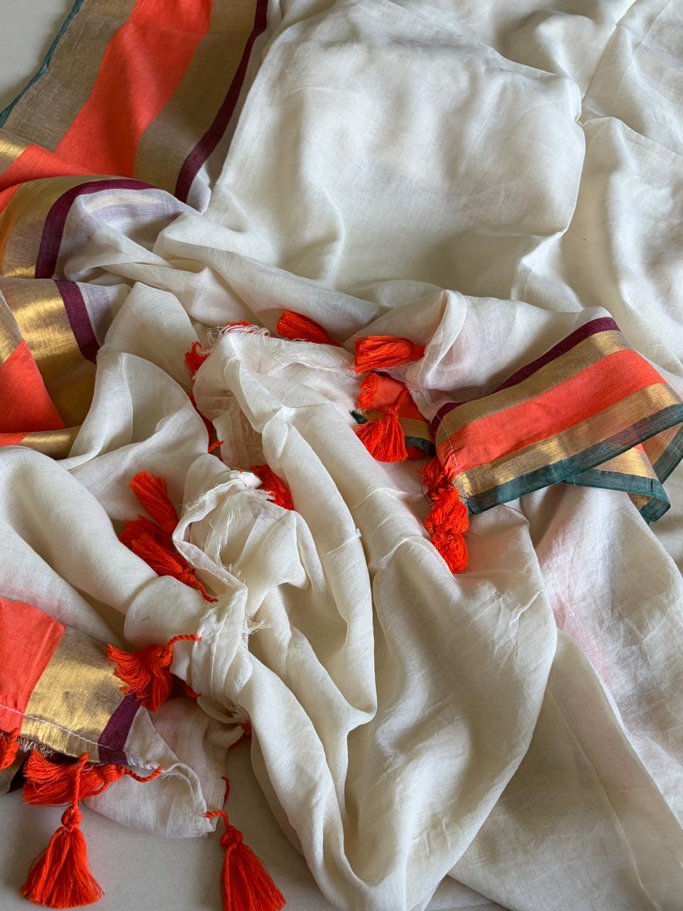 Soft and comfortable Pure Mul Mul Saree - Off white with Orange
