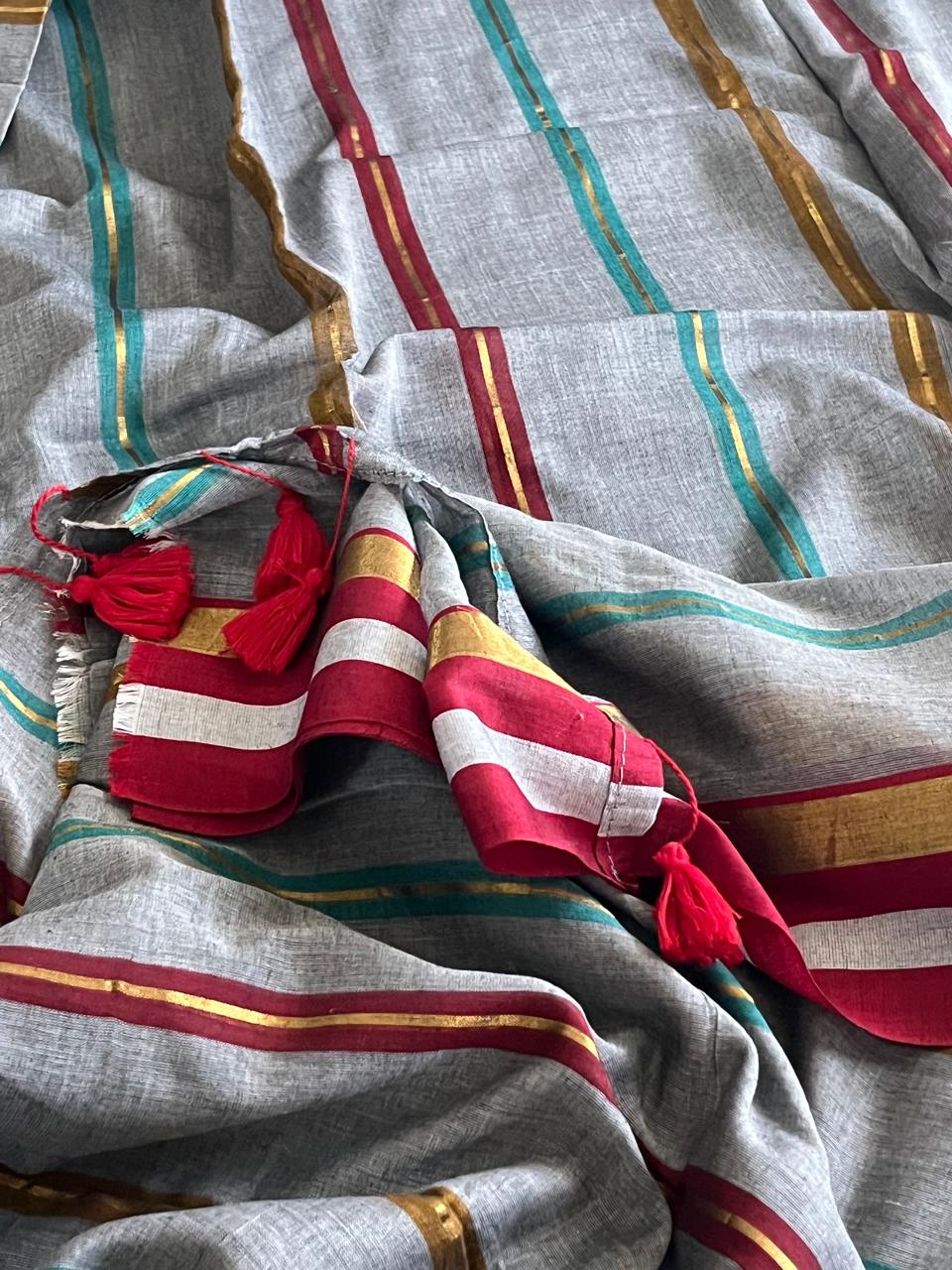 Soft and comfortable Pure Mul Mul Striped Saree - Grey