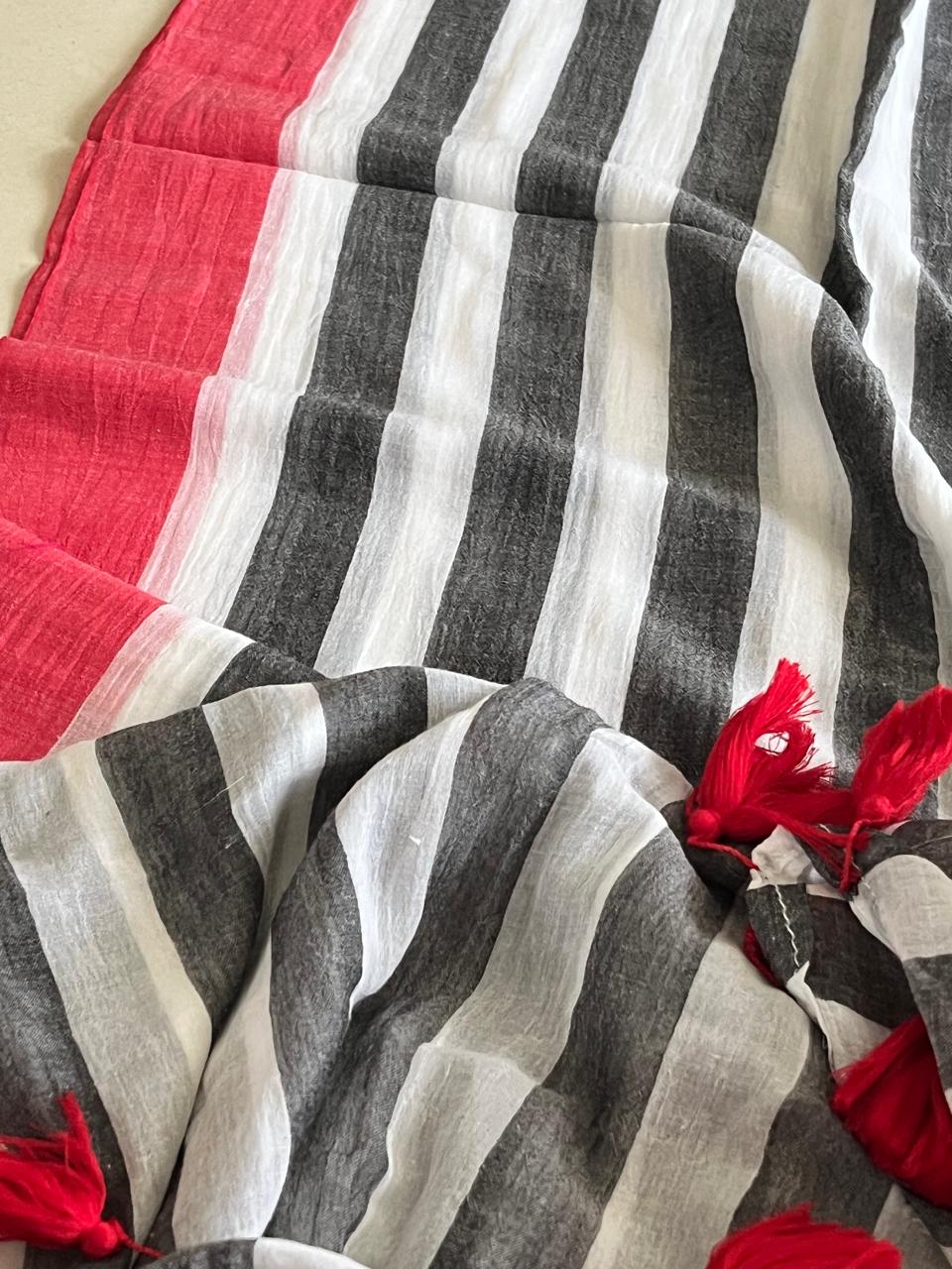 Soft and comfortable Pure Mul Mul Striped Saree - Grey with Red