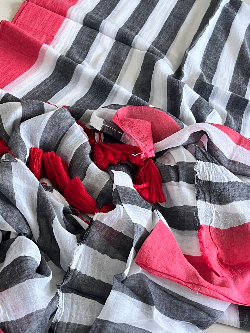 Soft and comfortable Pure Mul Mul Striped Saree - Grey with Red