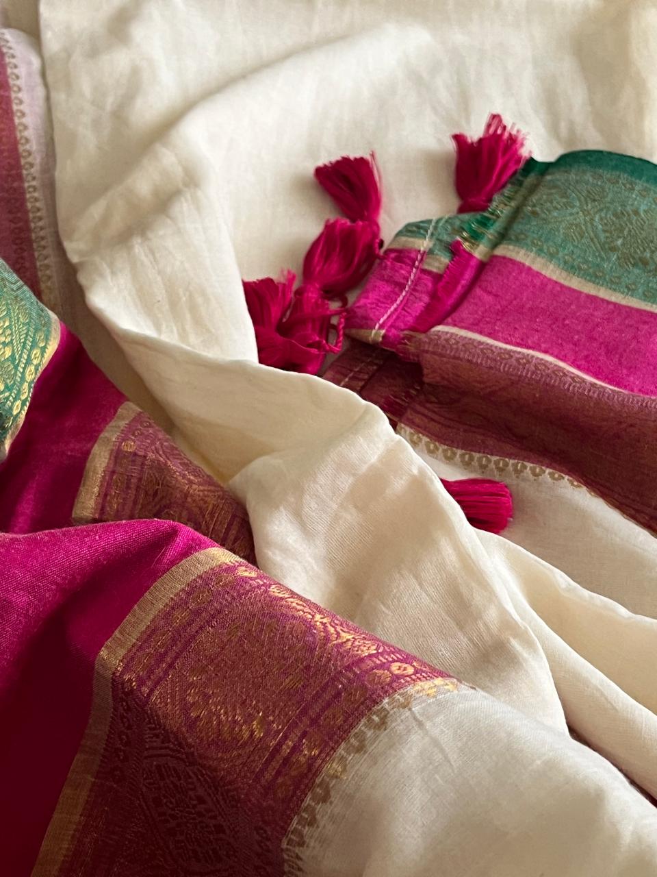 Soft and comfortable Pure Mul Mul Sarees with Resham Border - White