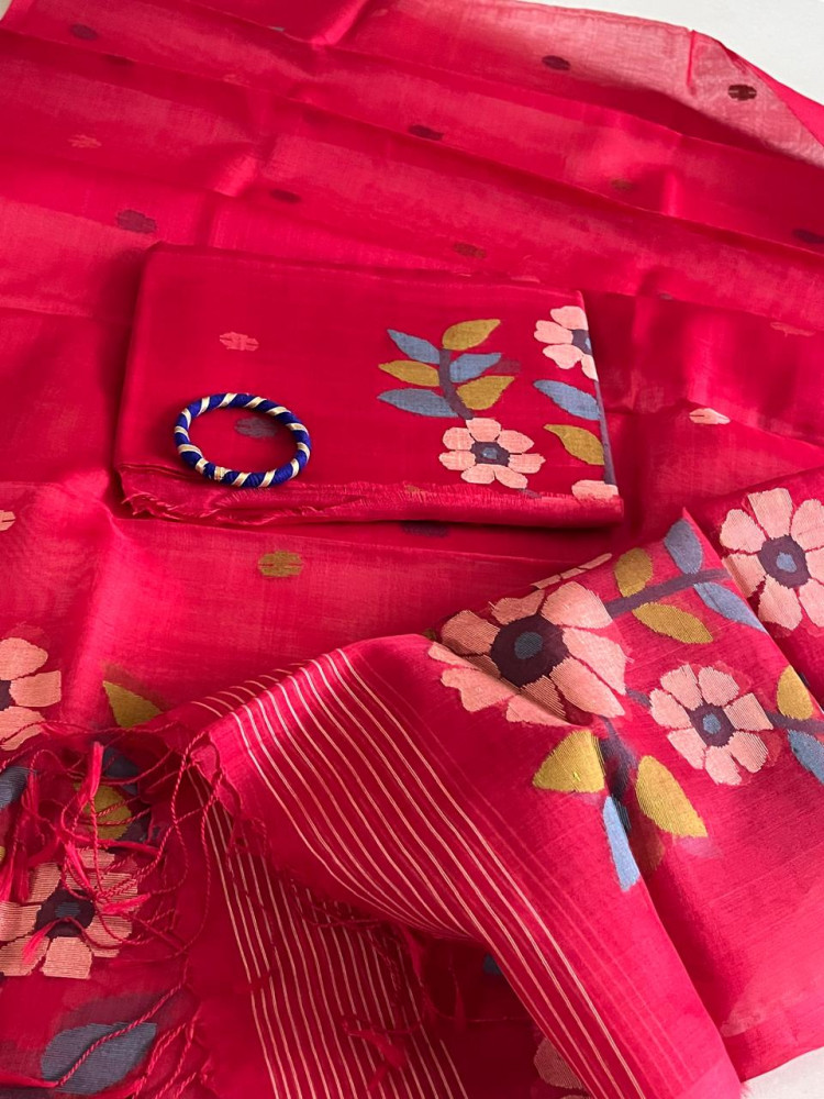 Image of Handwoven Pure Silk Jamdani Kurta Dupatta Sets- Red