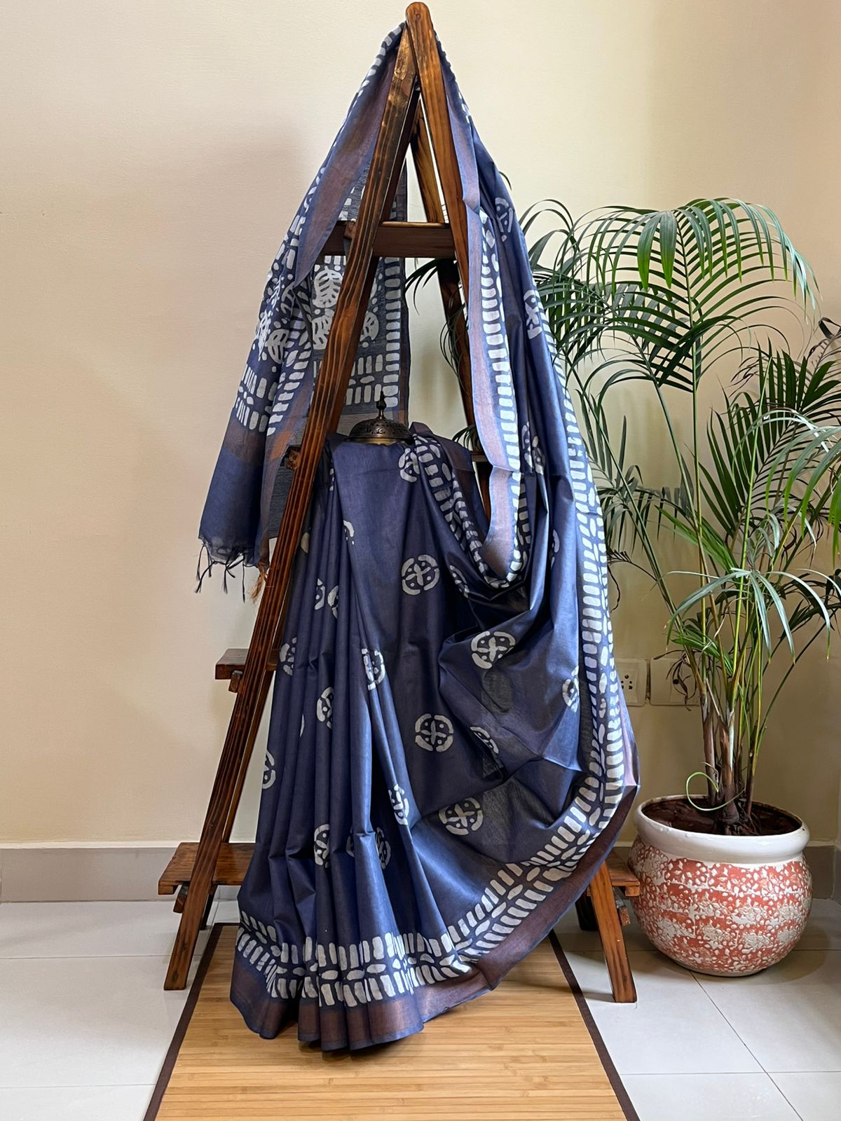 Pure Cotton Wax Batik Saree with zari border - Ash Grey