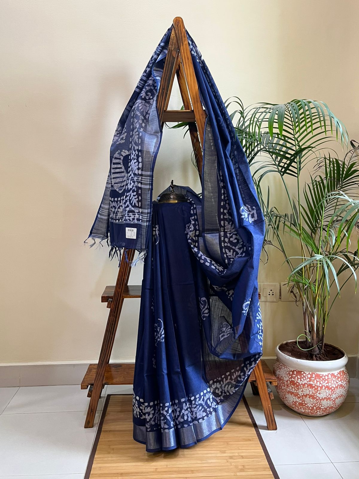 Pure Cotton Wax Batik Saree with zari border - Blue