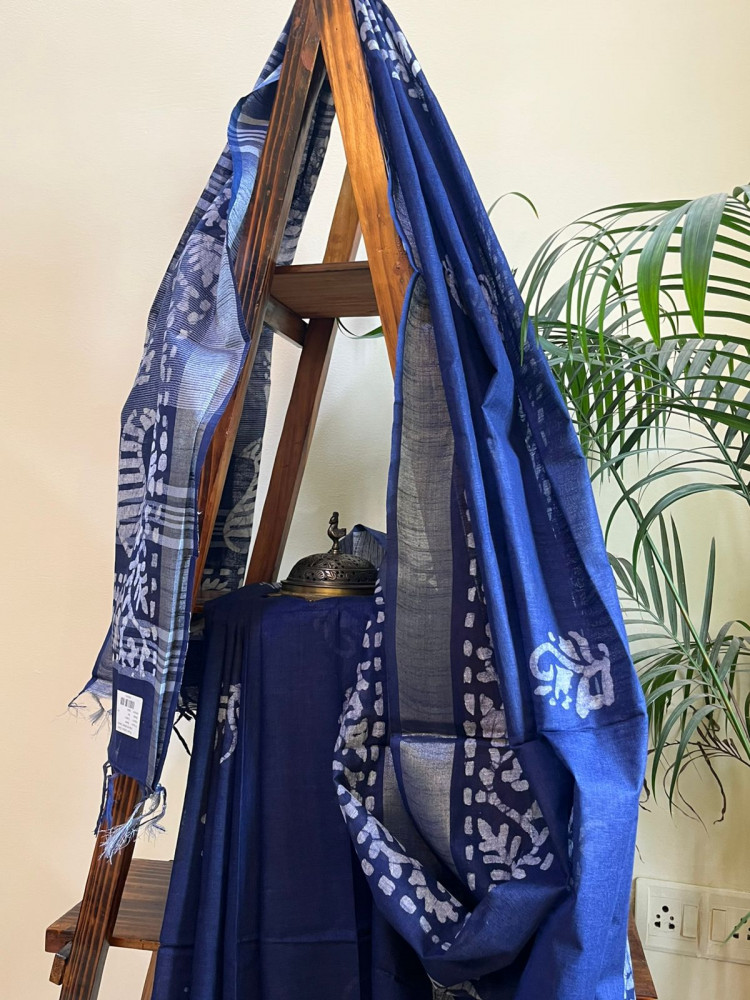 Image of Pure Cotton Wax Batik Saree with zari border - Blue