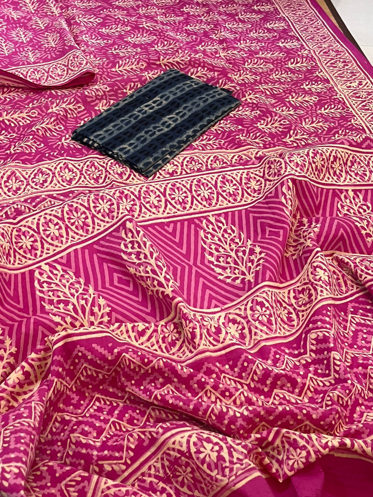 Pure Mul cotton Handblock Printed Saree with complimentary AJRAKH blouse - Pink