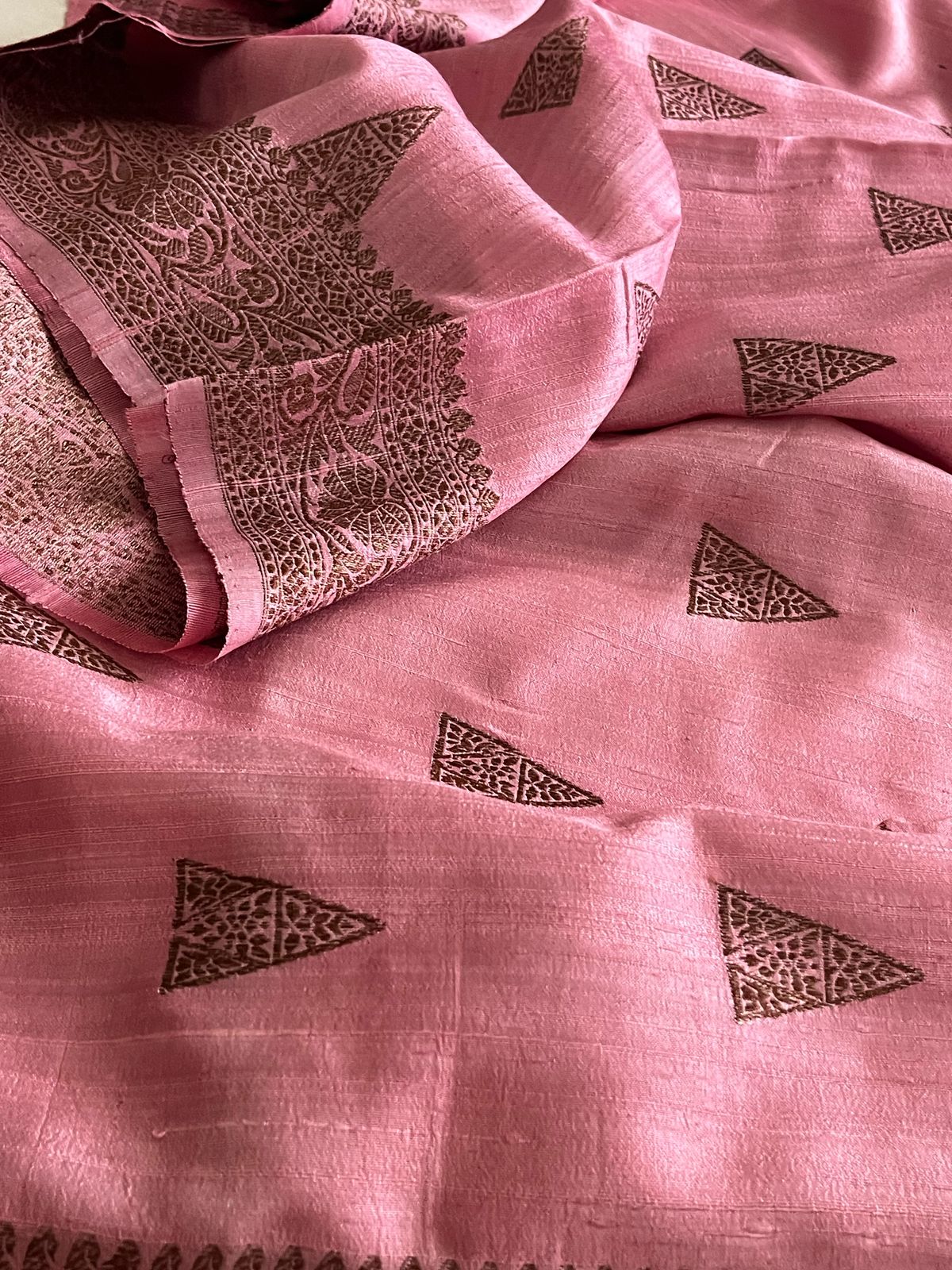 Pure Raw Silk Handloom Saree With Antique Zari - Onion Pink
