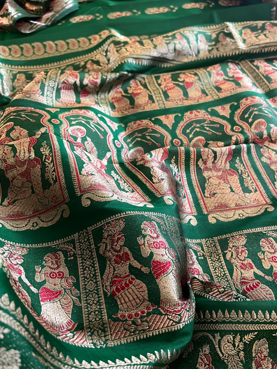 Exquisite Handwoven Pure Silk Swarnachari saree - Bottle Green