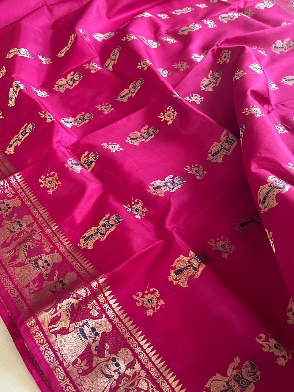 Exquisite Handwoven Pure Silk Swarnachari saree - Magenta