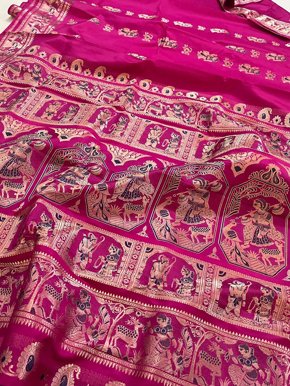 Exquisite Handwoven Pure Silk Swarnachari saree - Magenta