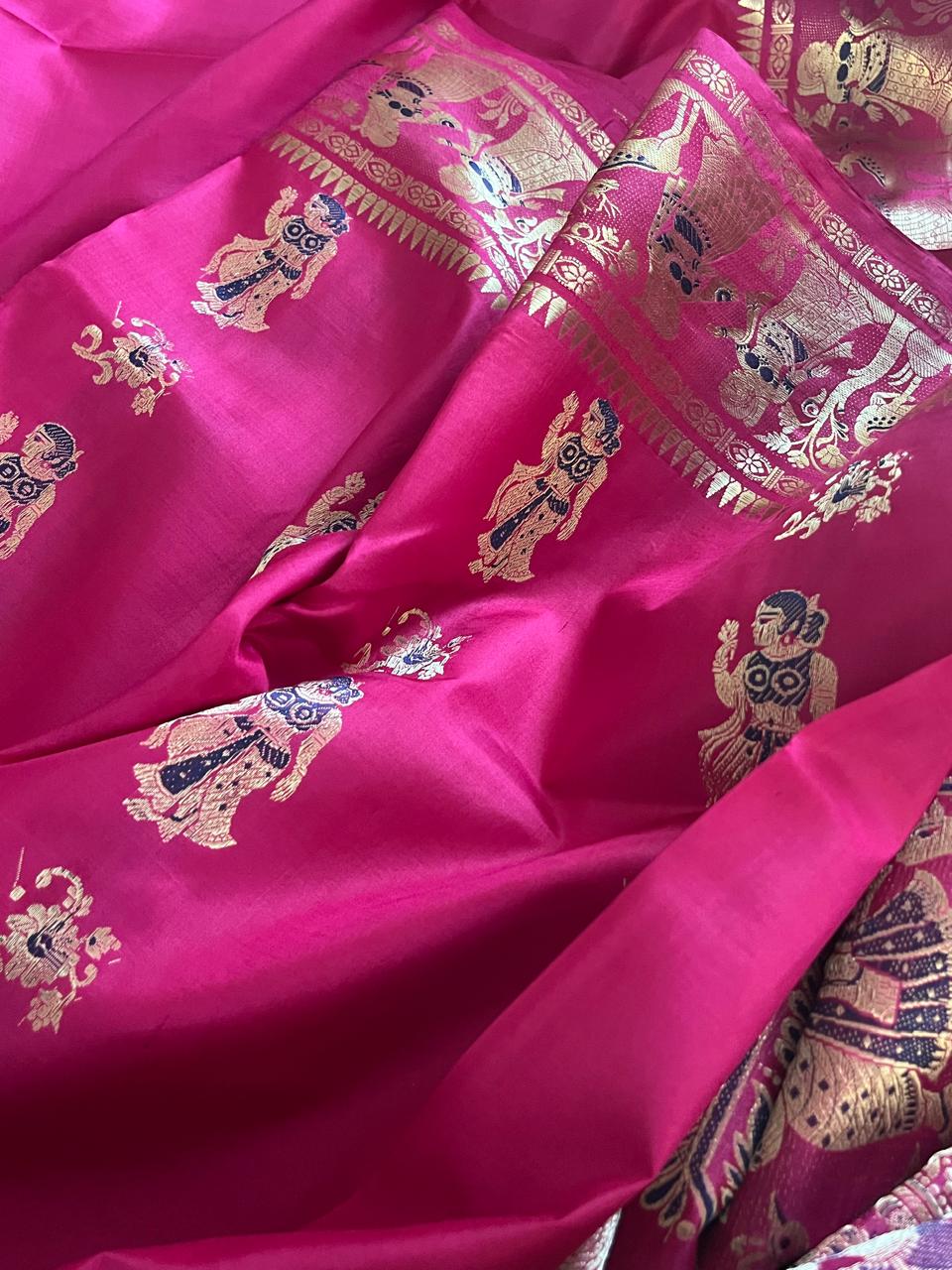 Exquisite Handwoven Pure Silk Swarnachari saree - Magenta