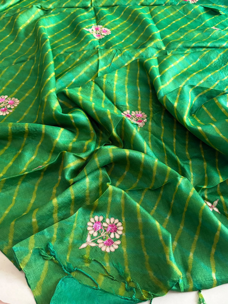 Image of Pure Tussar Silk Handwoven Leheriya Dupatta with Gotta Patti Work – Emerald Green