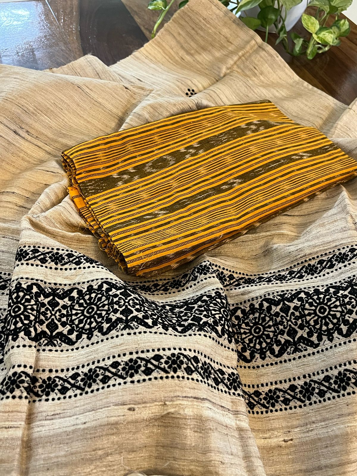 Sambhalpuri Handwoven Kurta with Tussar Silk Handwoven Dupatta - Yellow