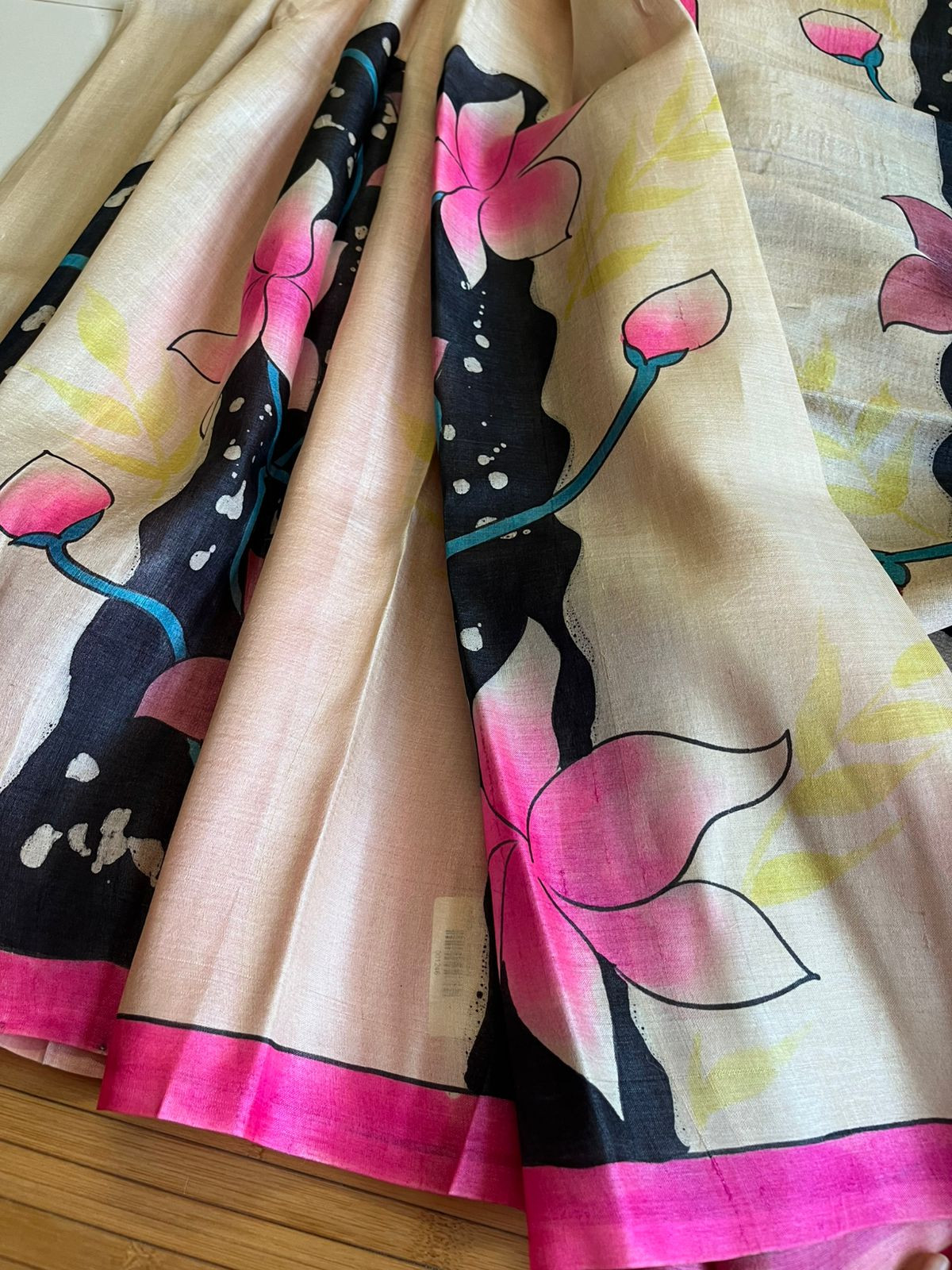 Very exclusive Pure Tussar Silk Saree with Handpainted - Off White with Pink