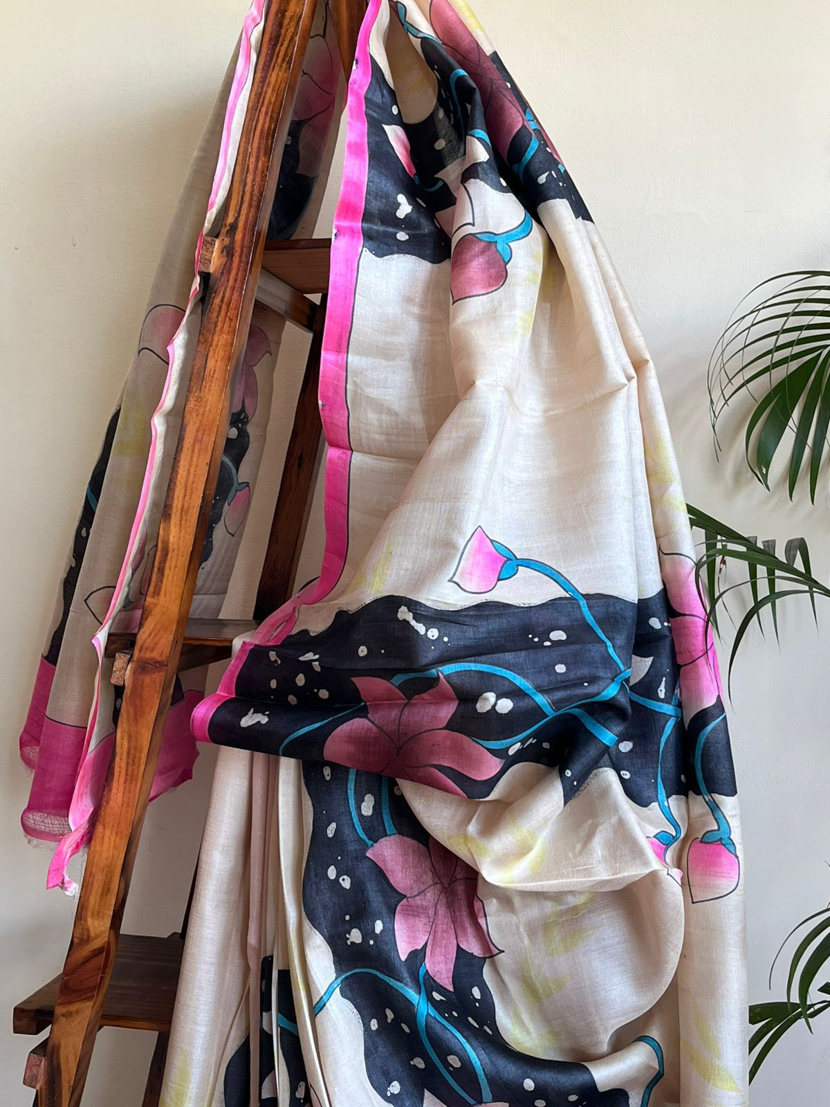 Very exclusive Pure Tussar Silk Saree with Handpainted - Off White with Pink